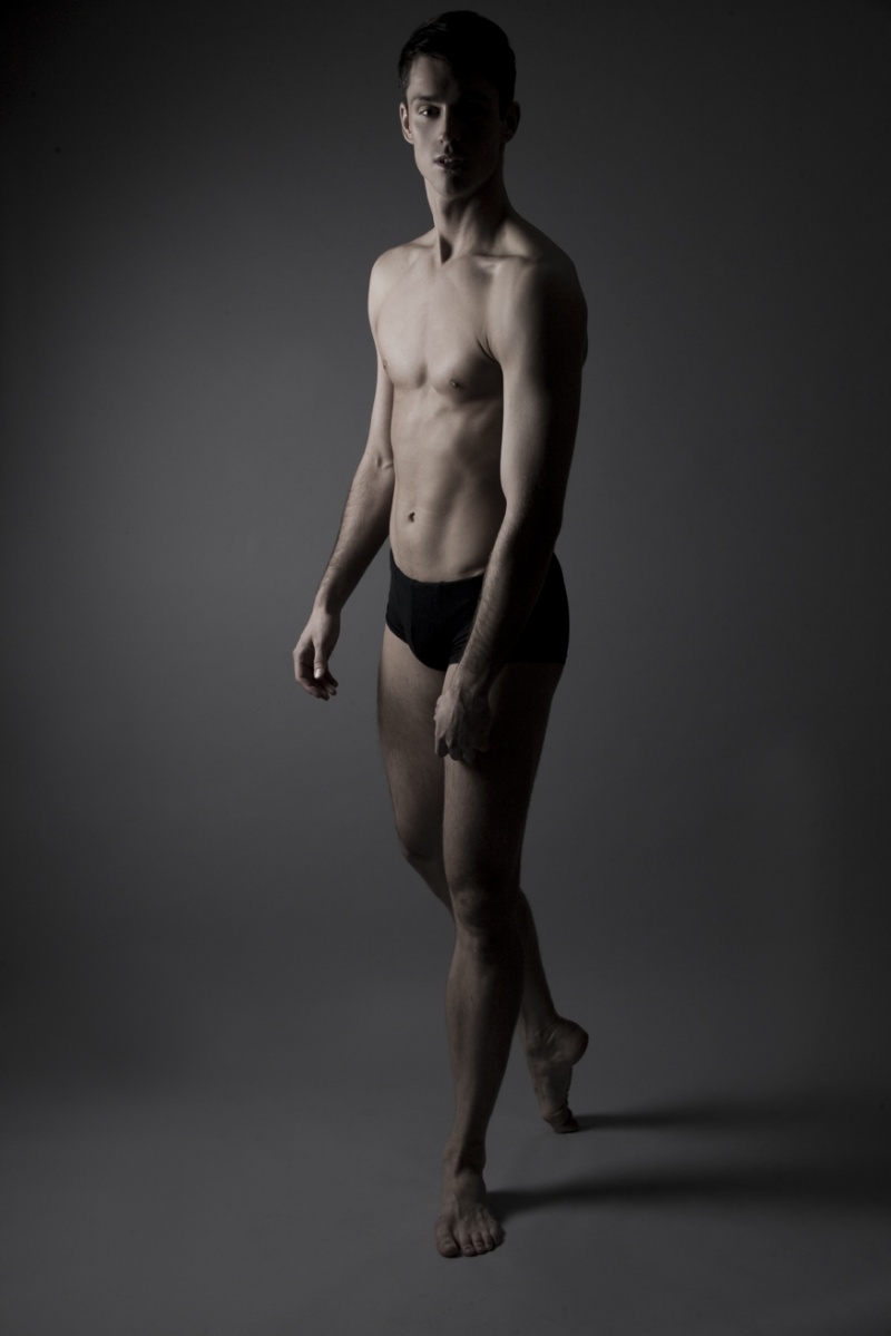 Male model photo shoot of Benjamin Glean