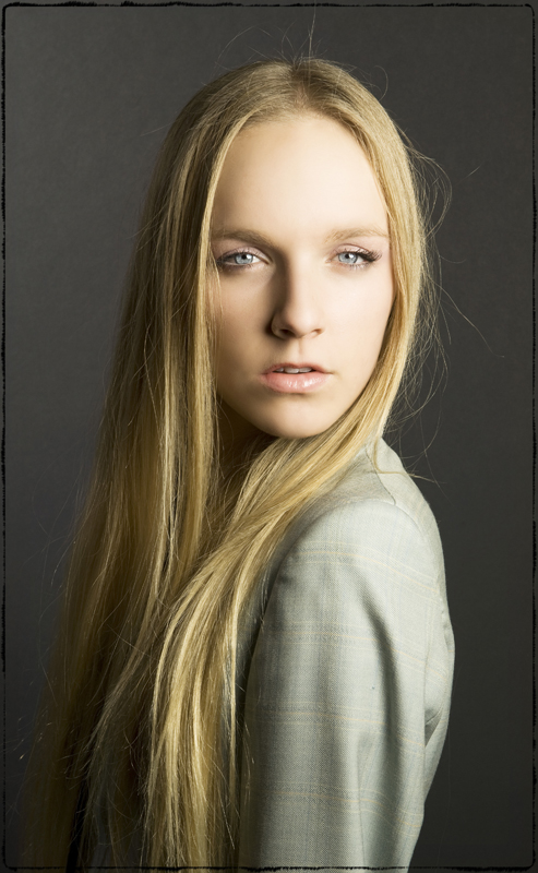 Female model photo shoot of Zoe Montana Hoetzel