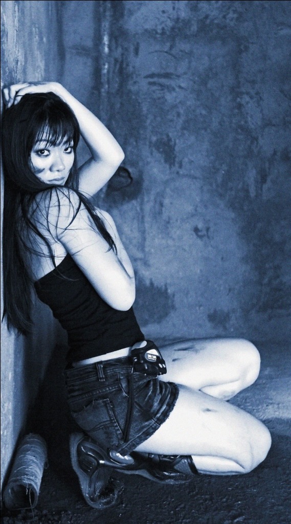 Female model photo shoot of rOXy 