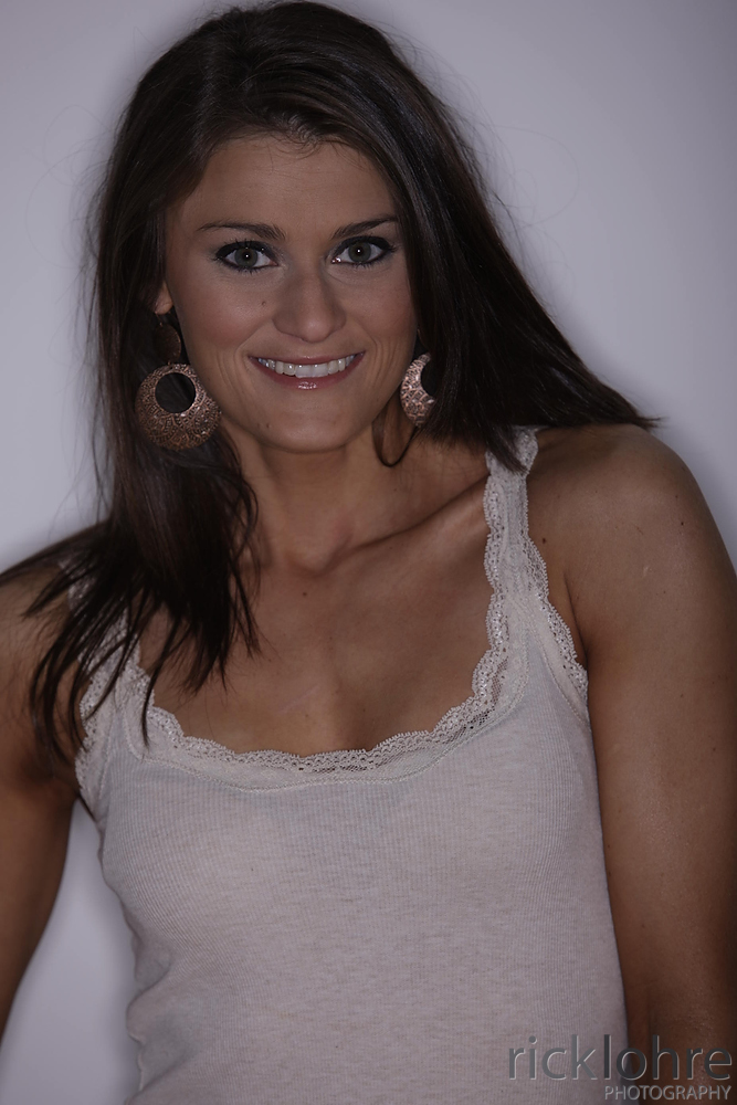 Female model photo shoot of Glossa Makeup