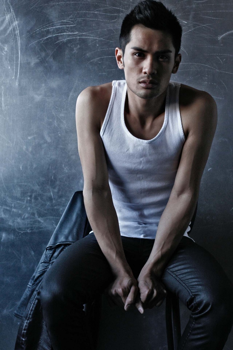 Male model photo shoot of Ven Leones