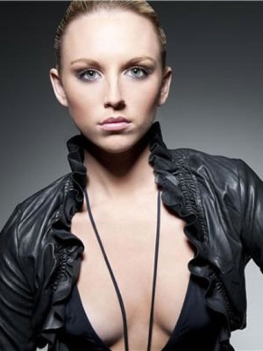 Female model photo shoot of Lyndl Kean