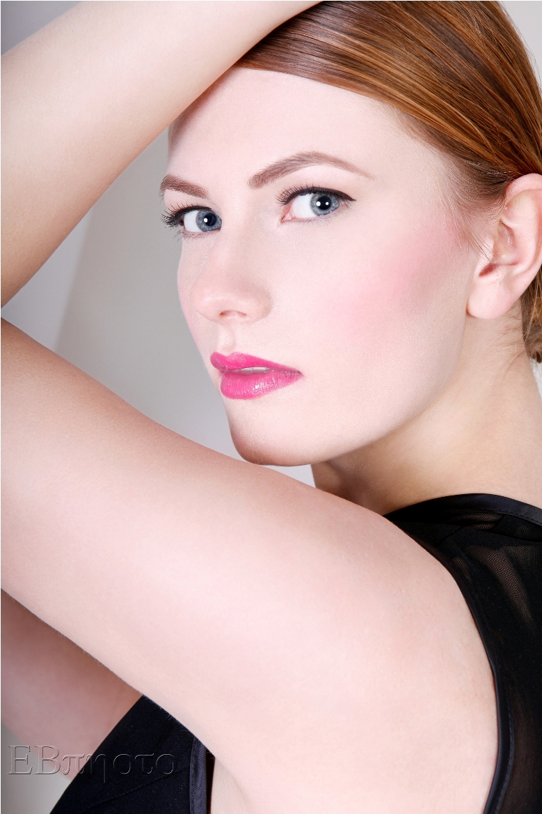 Female model photo shoot of Ania Paterak