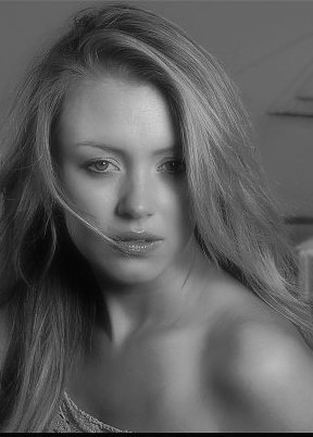 Female model photo shoot of Anna Krendzelakova