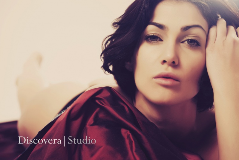 Male and Female model photo shoot of Discovera Studio and Roberta Sparta in Beverly Hills