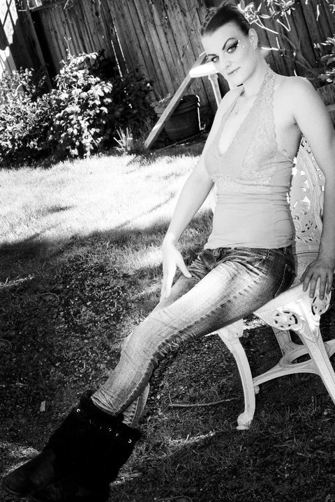 Female model photo shoot of Amanda Peaches