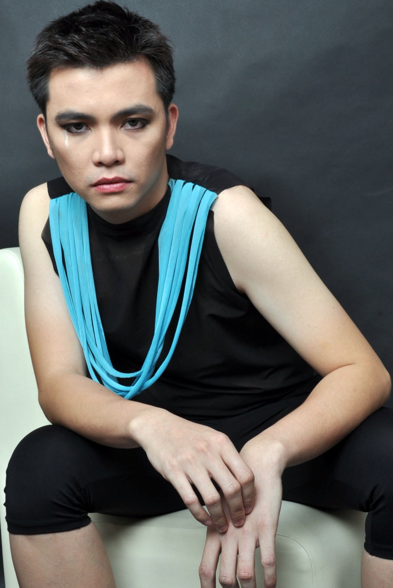 Male model photo shoot of Rhobhie in Manila, Philippines