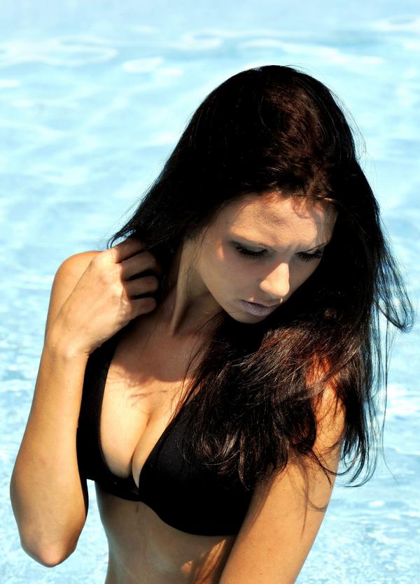 Female model photo shoot of Danielle Light