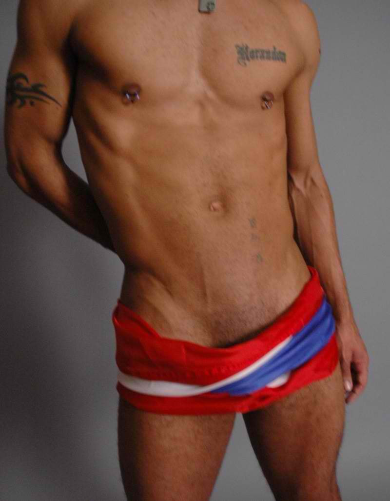 Male model photo shoot of Jovanni Rivera