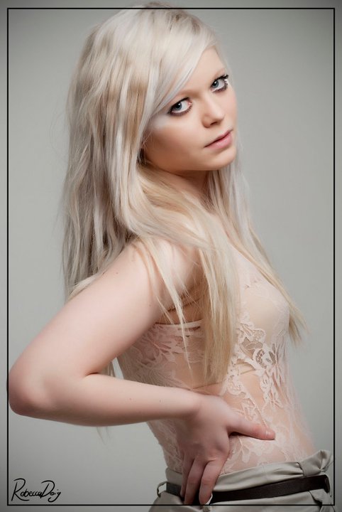 Female model photo shoot of Hannah Watson94