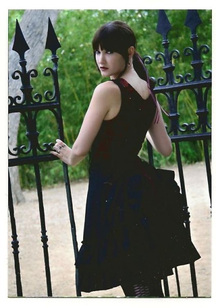 Female model photo shoot of ladycrow