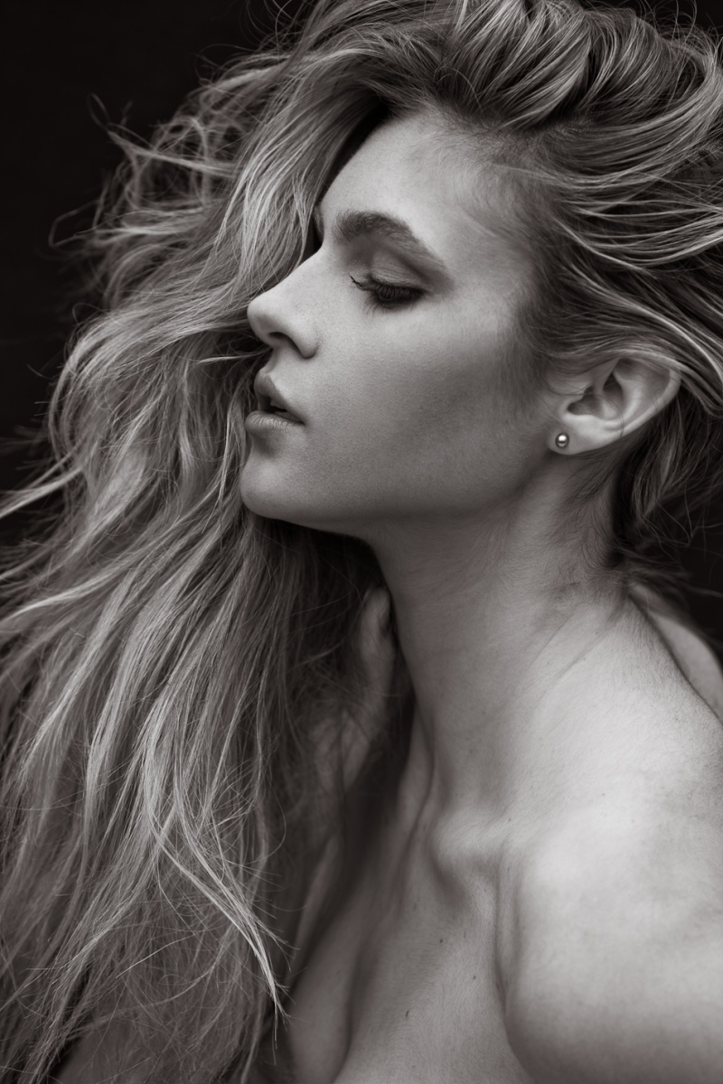Female model photo shoot of Diana-Vasquez by maxwellstudios