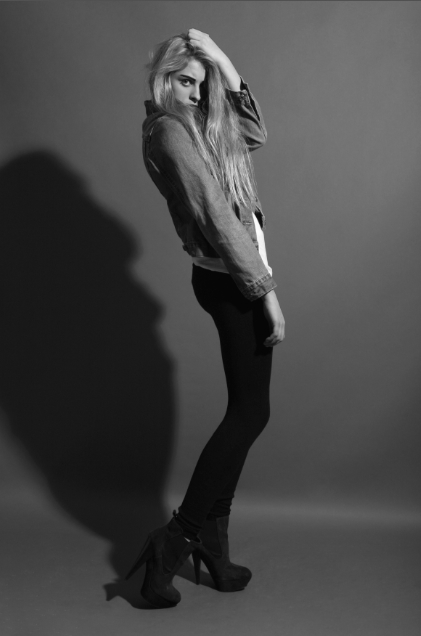 Female model photo shoot of Aliceithink