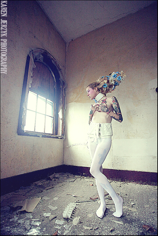Female model photo shoot of Laura_Mae by karenjerzykphotography