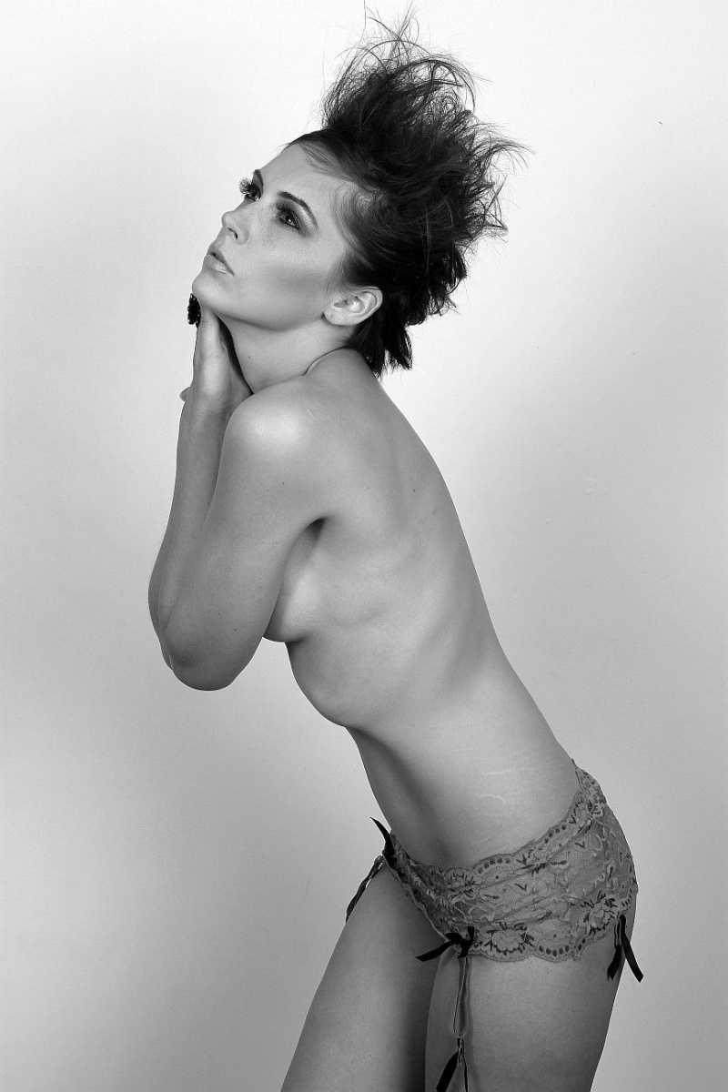 Female model photo shoot of Kristina Newton