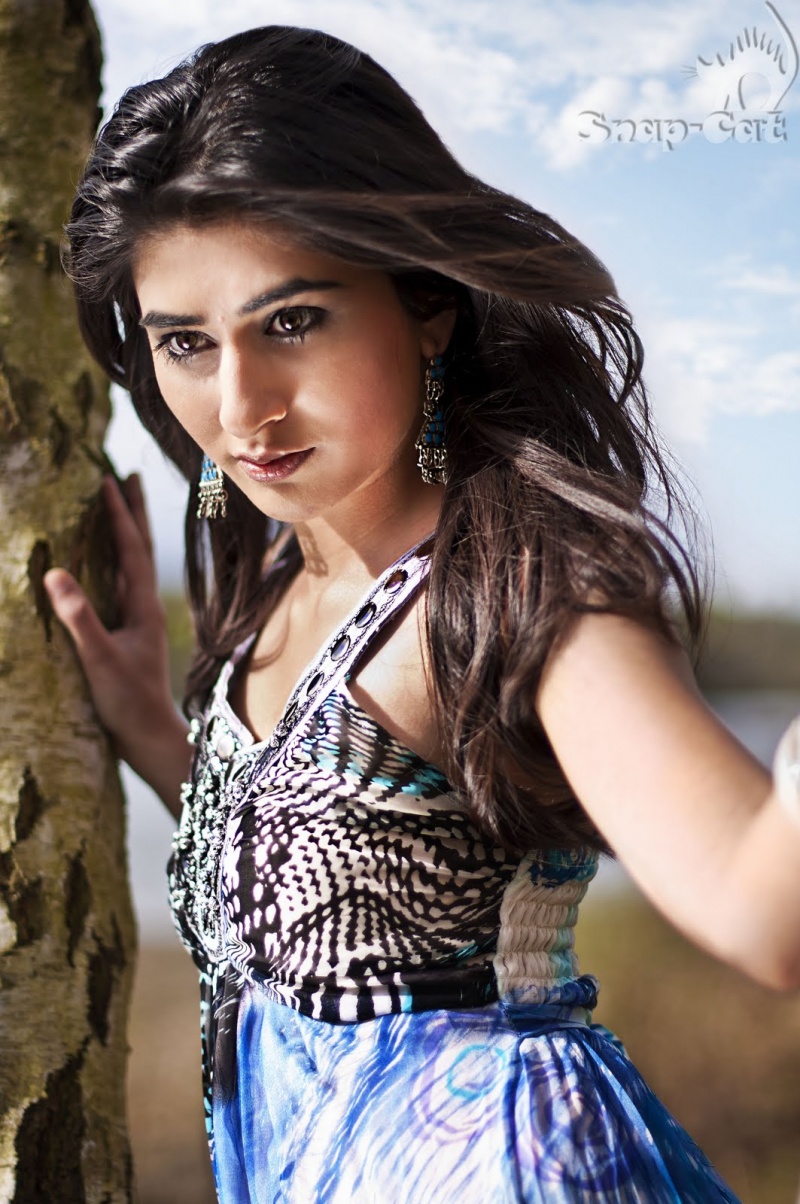 Female model photo shoot of Areej Nahk