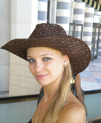 Female model photo shoot of Anna Popova