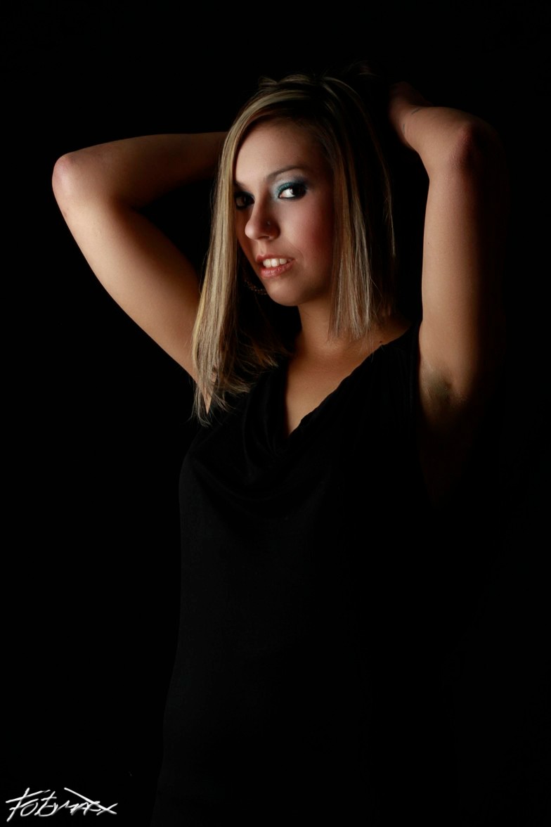 Female model photo shoot of Renee aka itsKushKisses by Mark Bordelon Foto