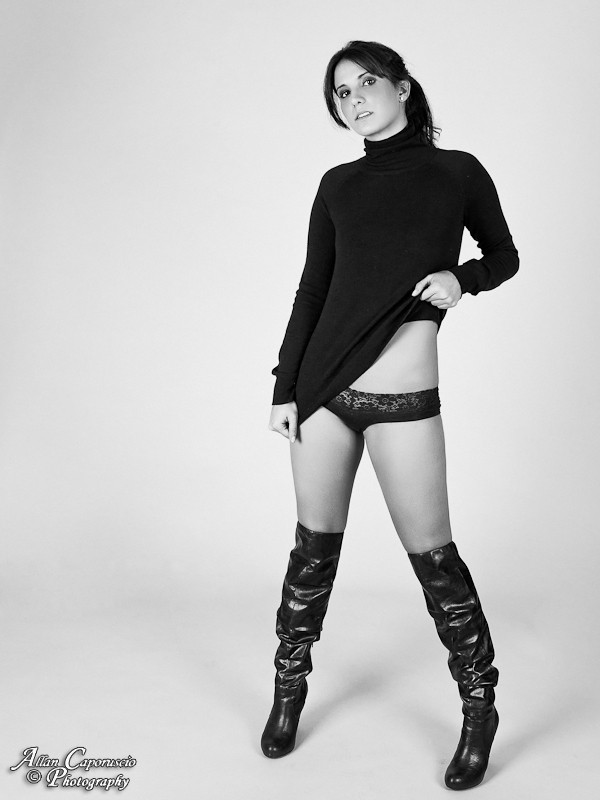 Female model photo shoot of Julie Bladow