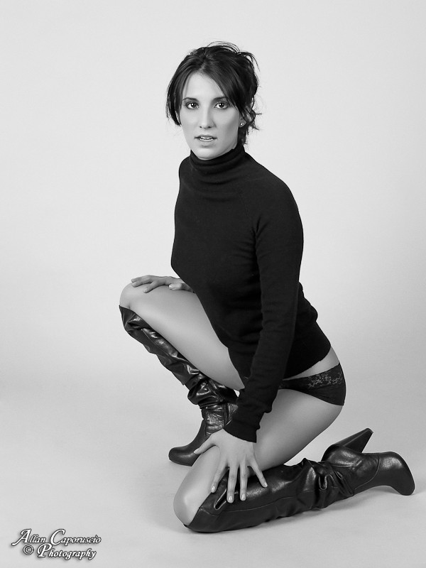 Female model photo shoot of Julie Bladow