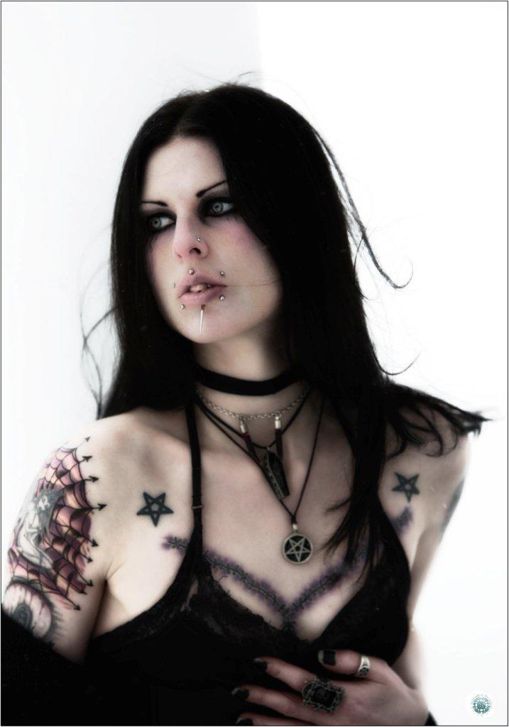 Female model photo shoot of Gothgirl1981