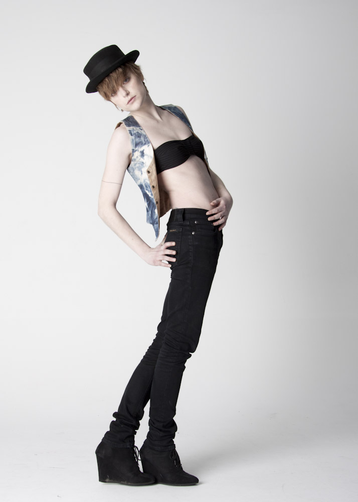 Female model photo shoot of Elle_Aye
