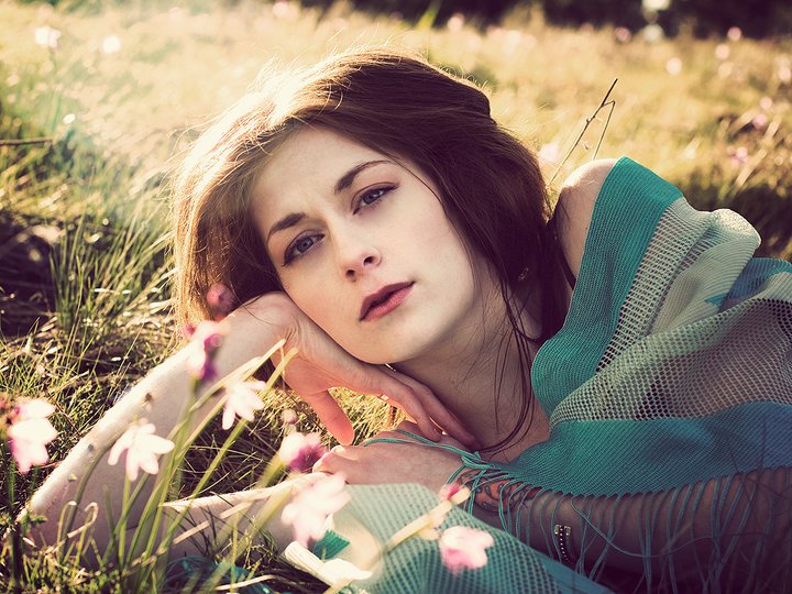 Female model photo shoot of Oppy Poppy