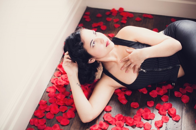 Female model photo shoot of Scarlet Delirium
