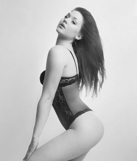 Female model photo shoot of Sofia Axelsson Crawford