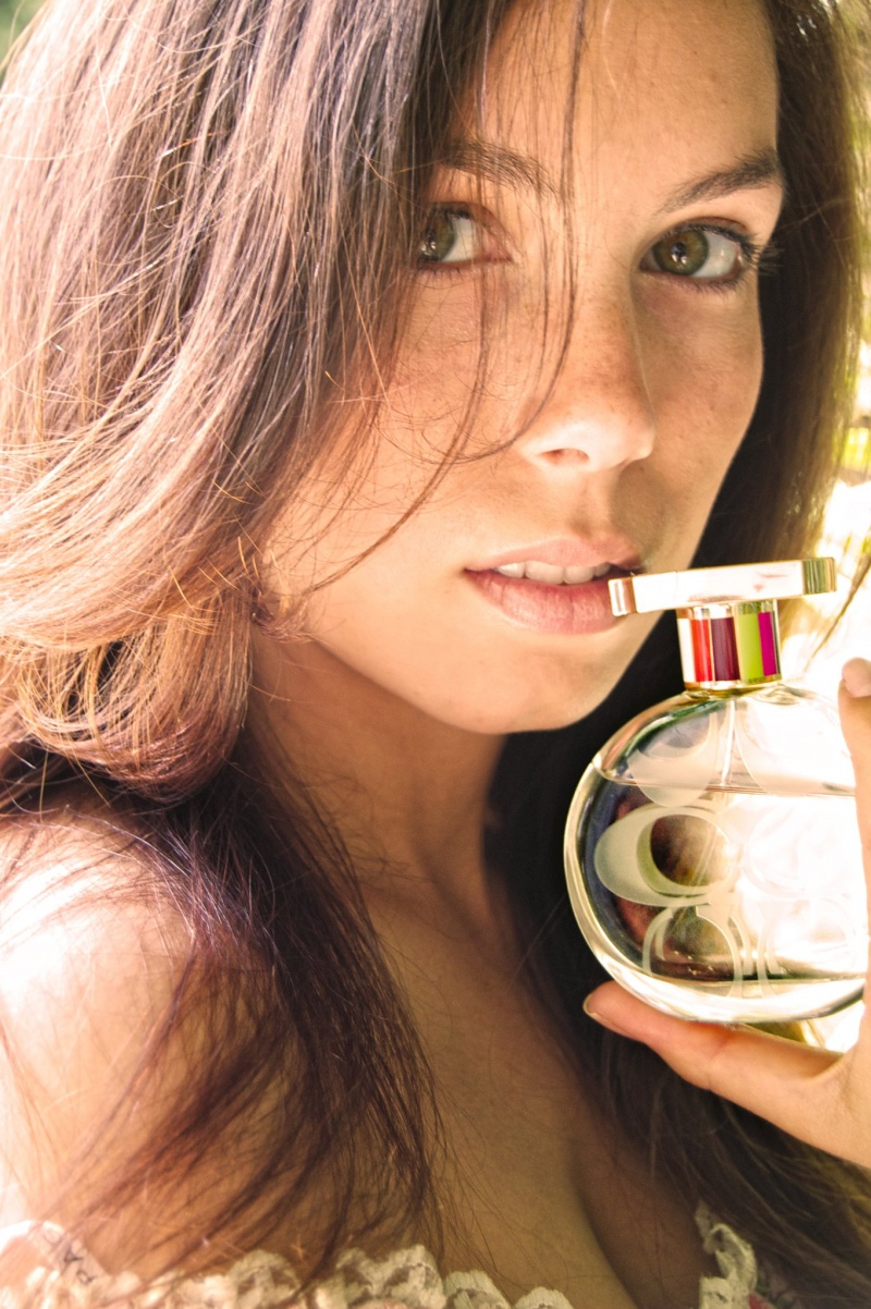 Female model photo shoot of Danielle Iz