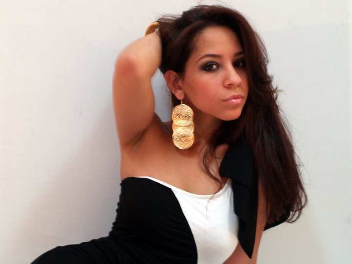 Female model photo shoot of Patricia Abreu