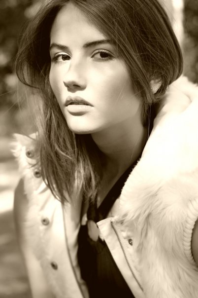 Female model photo shoot of Dana Munea