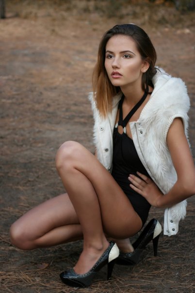 Female model photo shoot of Dana Munea