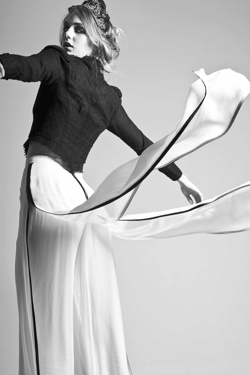 Female model photo shoot of Carmen Jaudon