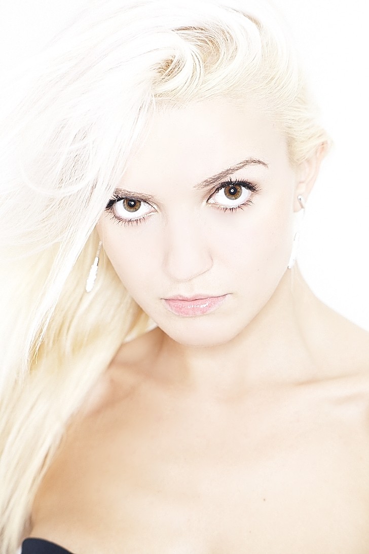 Female model photo shoot of Andrea Jasurkova