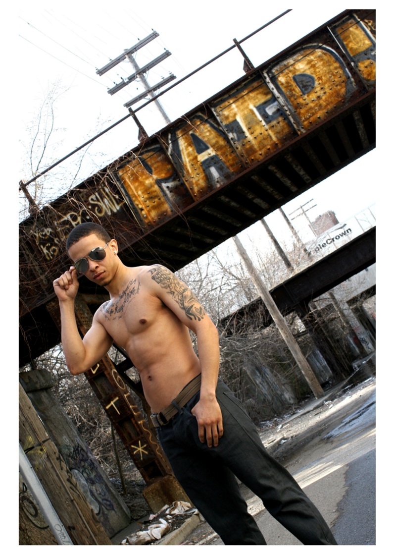 Male model photo shoot of Darius TheModel