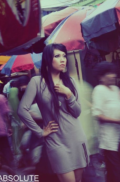 Female model photo shoot of Cintha Savitha in Pasar Bringharjo , Yogyakarta
