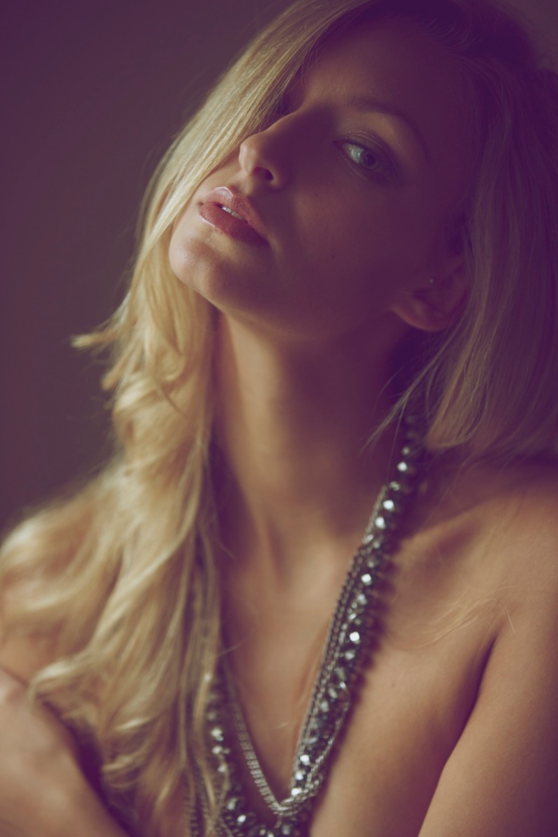 Female model photo shoot of Ariana Diamant