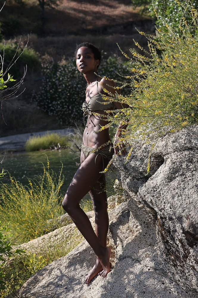Female model photo shoot of the Cocoa Waif in Folsom Lake