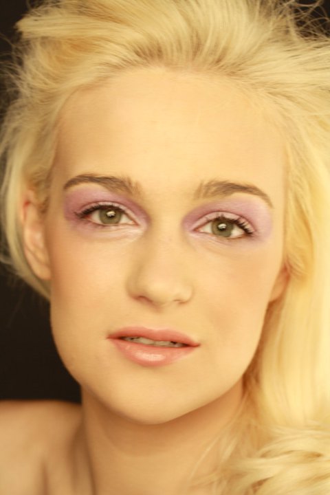 Female model photo shoot of Hayley Tutton
