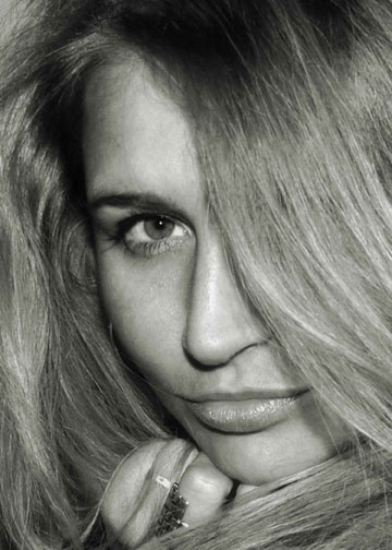 Female model photo shoot of Natalja Karabesko
