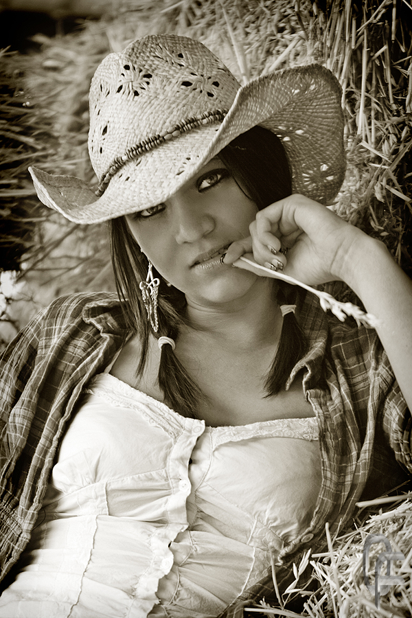 Female model photo shoot of RachLynn8 by Oblique Foto