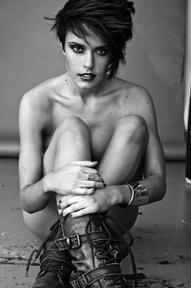 Female model photo shoot of Lauren V Ward by Jay Mawson