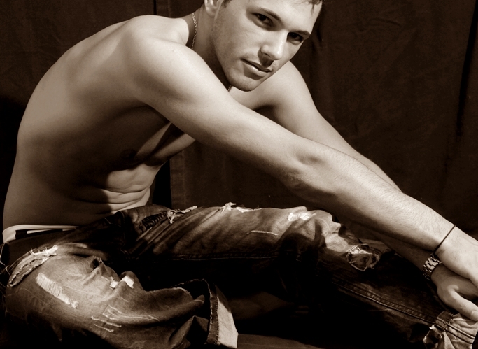 Male model photo shoot of Oliver Scott
