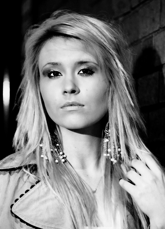 Female model photo shoot of Nikkie-W