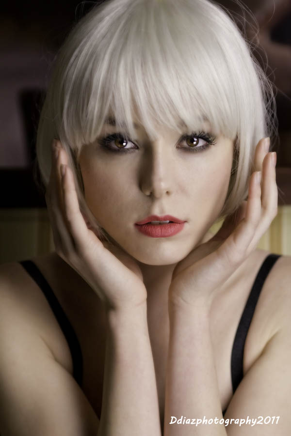 Female model photo shoot of Elayna Gibson