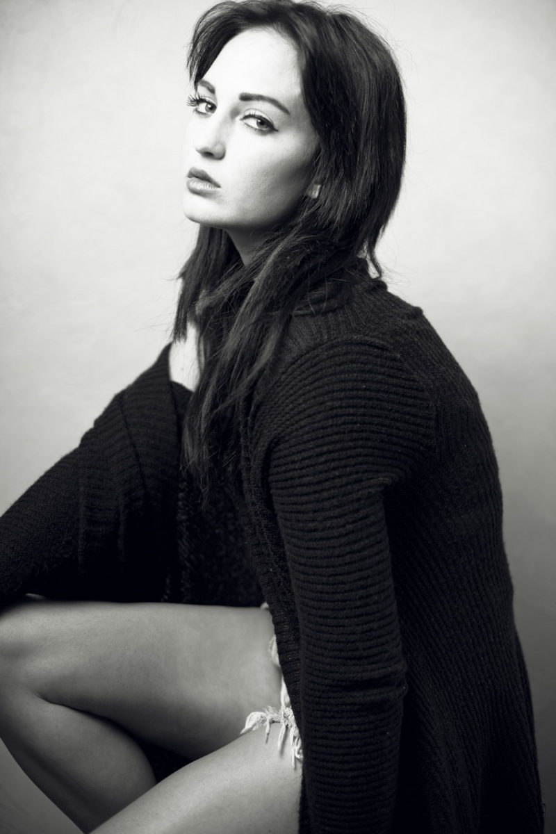 Female model photo shoot of Rain Miller