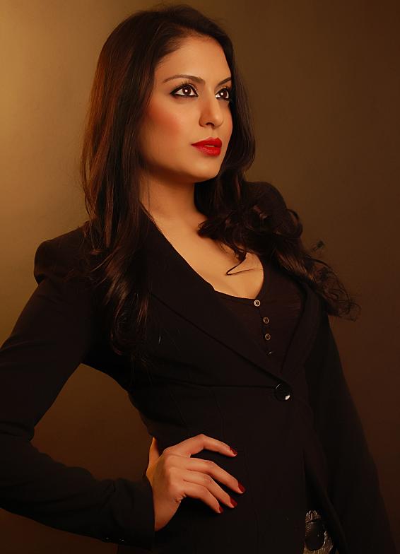 Female model photo shoot of Shafina Patel