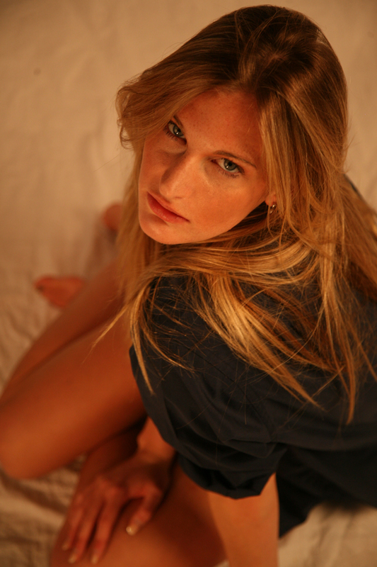 Female model photo shoot of BeauxJean by EODAlbietz in Germany