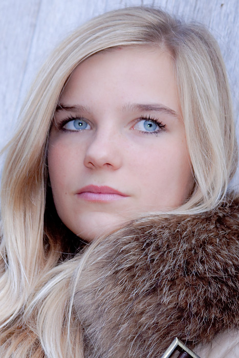 Female model photo shoot of Ellemijn